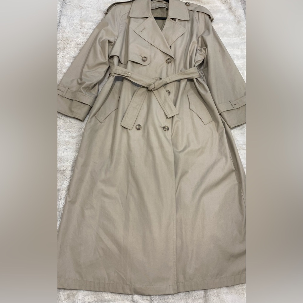 Classic Tan Trench Coat with Wide Lapels and Belt